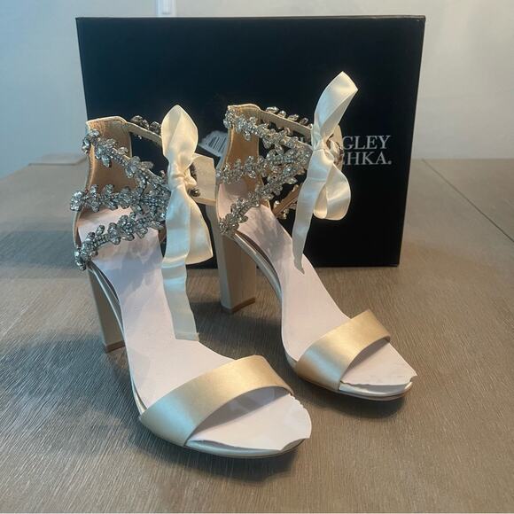 Badgley Mischka Ivory Satin Everafter Wedding Bridal Heel Sandal Size 5.5 - Picture 2 of 13